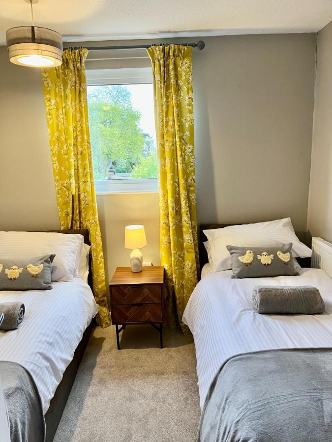 Canada House - Sleeps 6 -3 King Or 6 Single Ideal For Contractors Warrington Eksteriør bilde