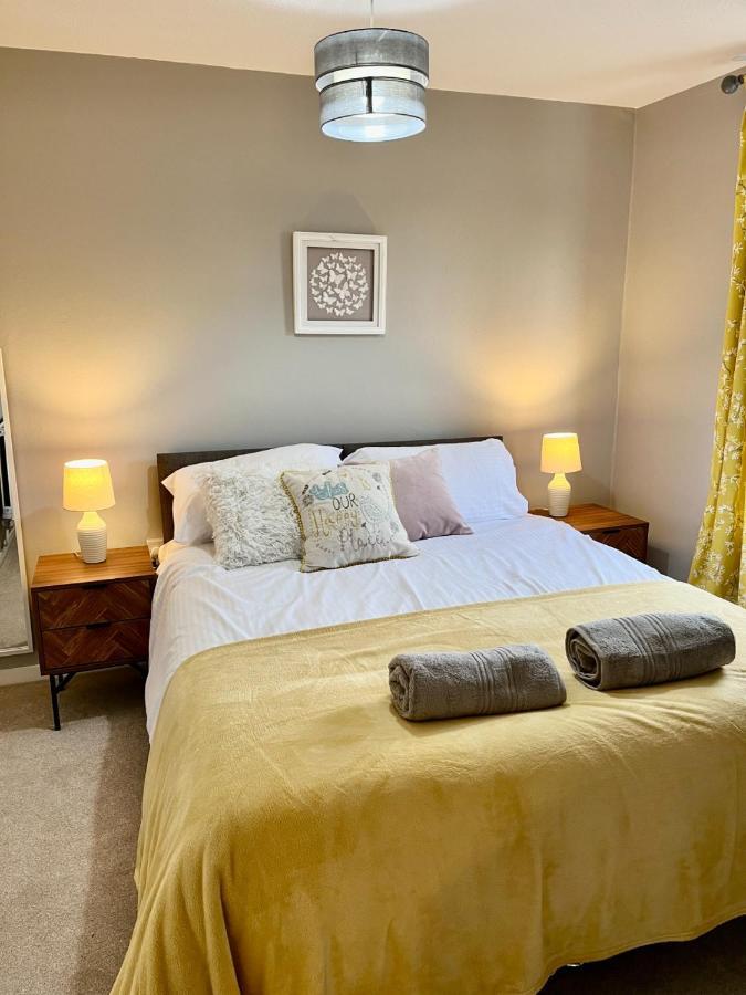 Canada House - Sleeps 6 -3 King Or 6 Single Ideal For Contractors Warrington Eksteriør bilde