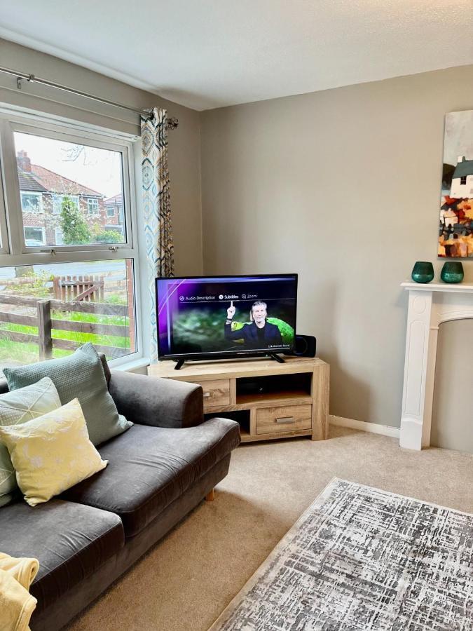 Canada House - Sleeps 6 -3 King Or 6 Single Ideal For Contractors Warrington Eksteriør bilde
