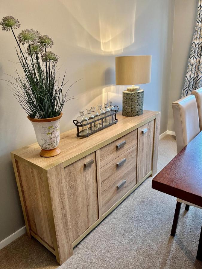Canada House - Sleeps 6 -3 King Or 6 Single Ideal For Contractors Warrington Eksteriør bilde